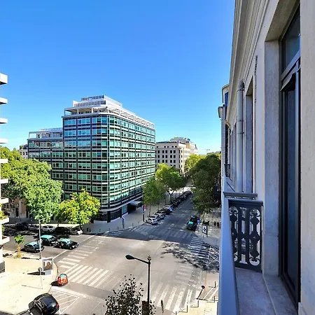 Excellent T1 In Cosmopolitan Building דירה